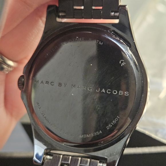 Marc by Marc Jacobs Black Watch - Picture 5 of 6